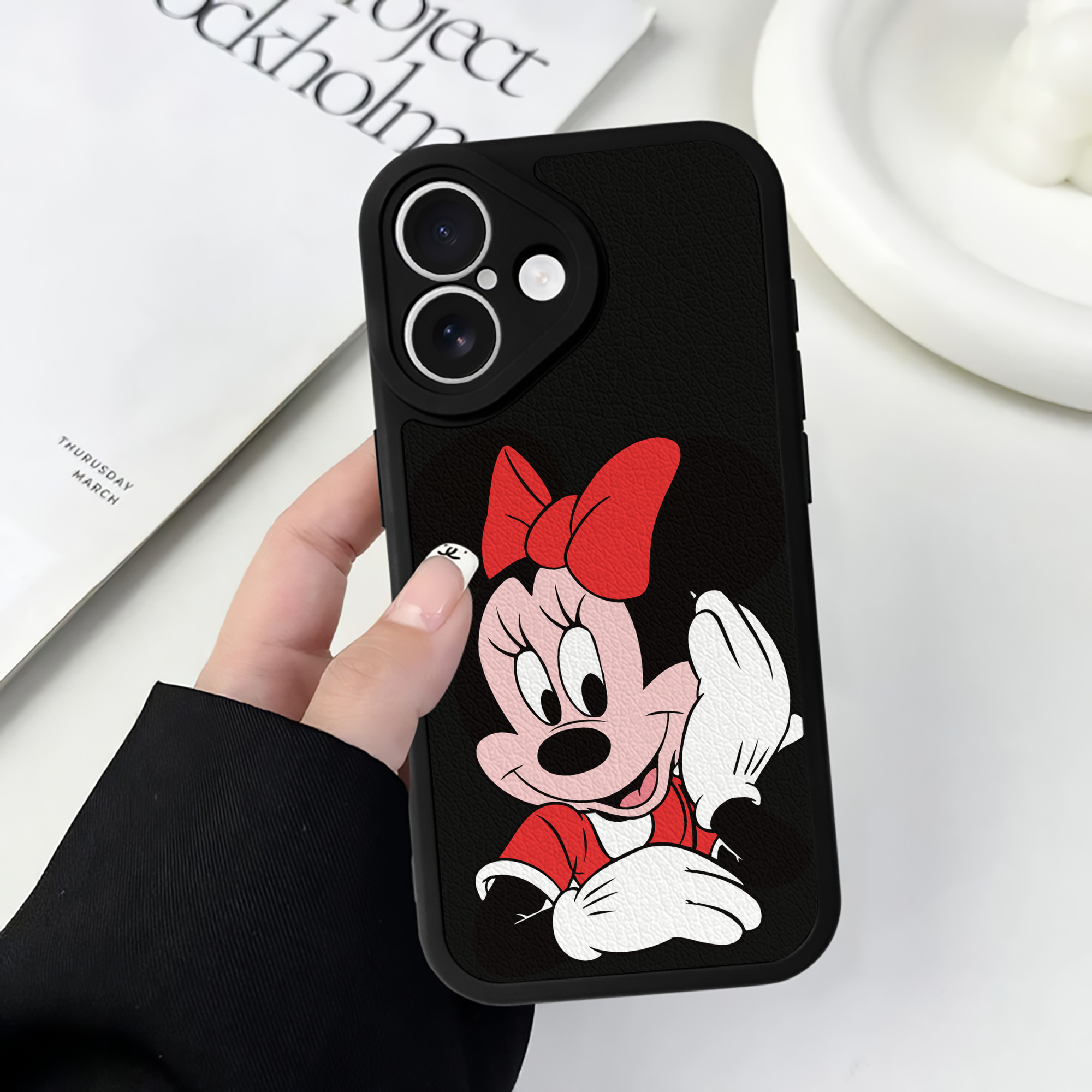 （画像用） ミッキーマウス Mickey Mouse 【iPhone 16シリーズ対応】シリコンスマホケース（レザー調） 材質：シリコン